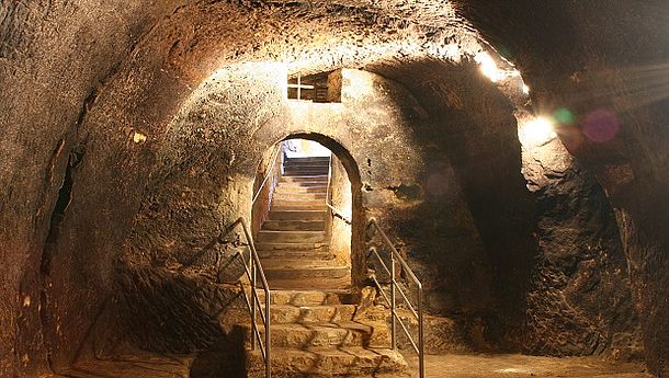 Felsenkeller - Das Bild zeigt einen Teil der Felsenkeller in Schwandorf